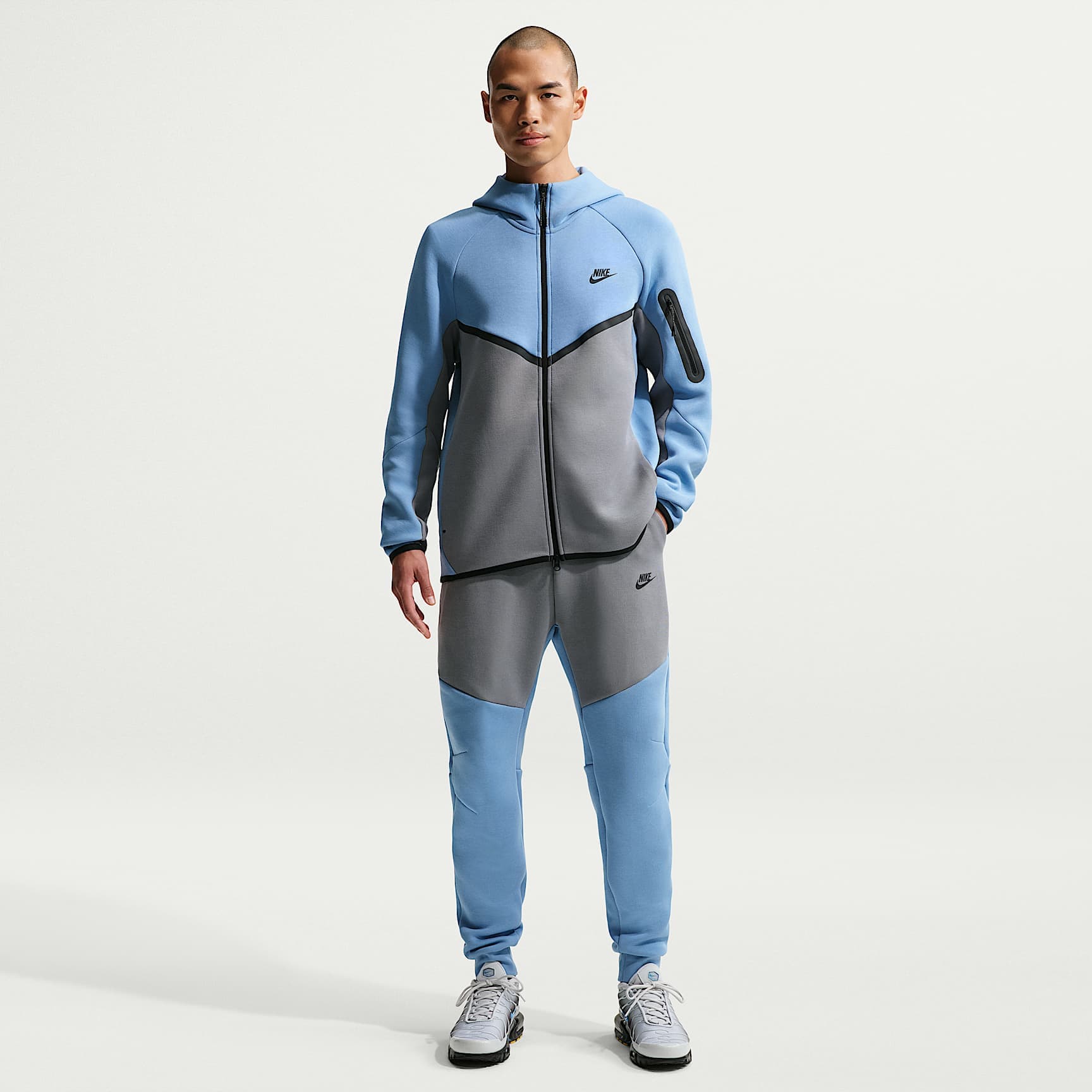 Nike Tech, Blå