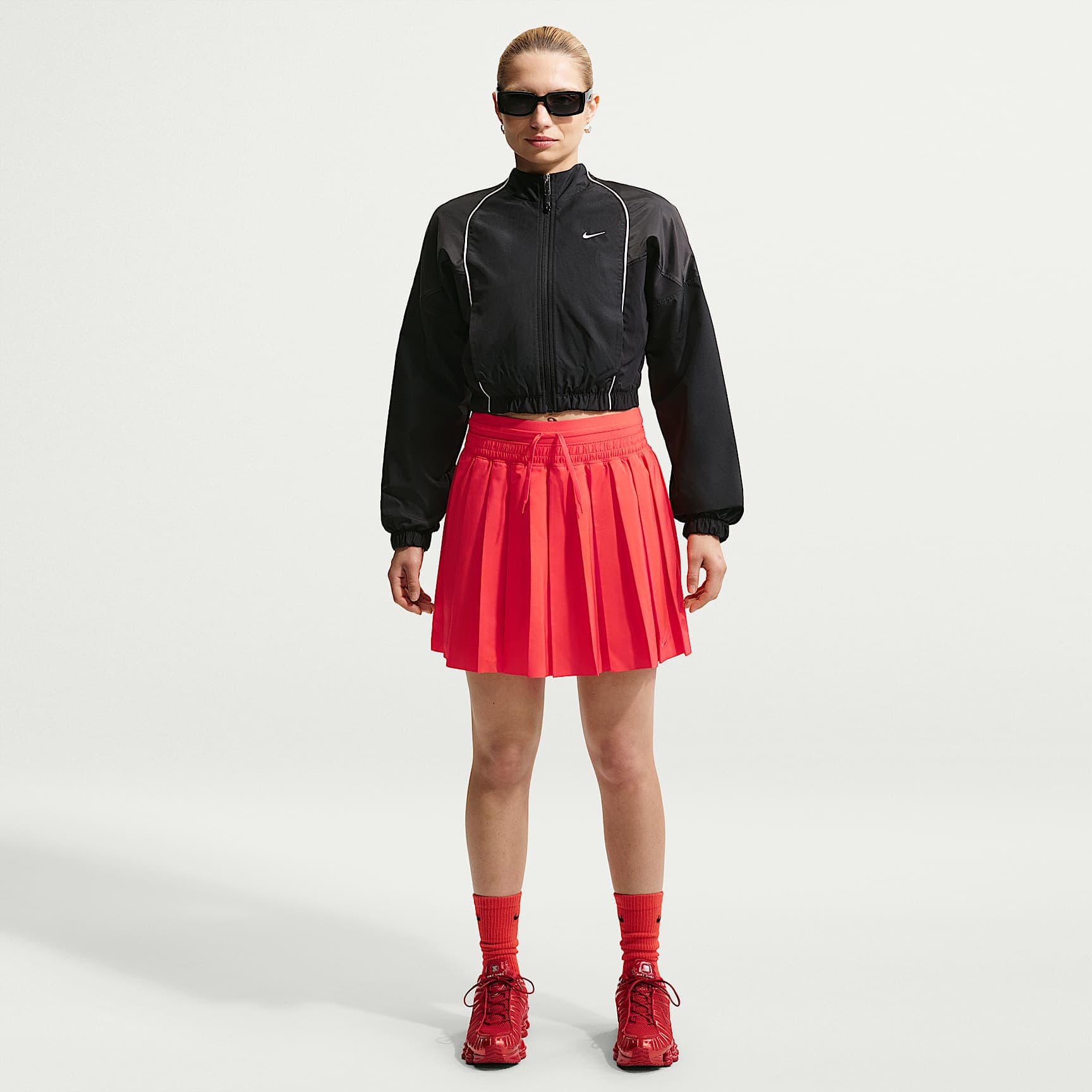 Nike Sportswear, Röd